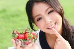 草莓和發(fā)酵粉能清除牙垢嗎？草莓發(fā)酵粉美白牙齒科學(xué)嗎？[多圖]