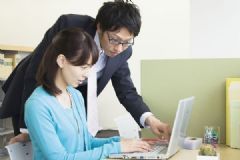 干眼癥的癥狀有哪些？干眼癥如何治療[多圖]