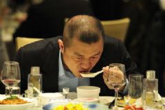 雄激素脫發(fā)癥狀是什么？雄激素脫發(fā)的原因是什么？[多圖]