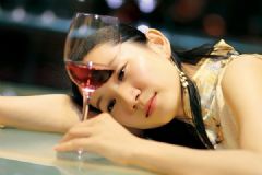 酒喝多了對(duì)身體有哪些影響？過量飲酒的害處[多圖]