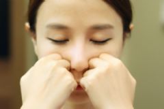 鼻炎復發(fā)很難受？穴位按摩緩解鼻炎[多圖]