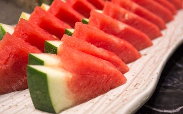西瓜和什么不能一起吃？什么食物不適合與西瓜同食？(1)