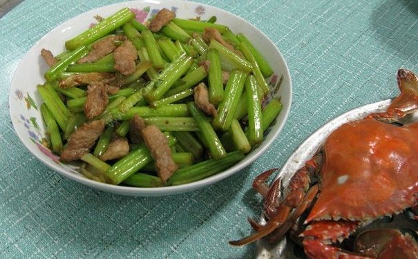 芹菜螃蟹能一起吃嗎？芹菜和螃蟹同食好嗎？(1)