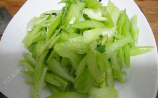 芹菜是補(bǔ)血的嗎？吃芹菜可以補(bǔ)血嗎？(3)