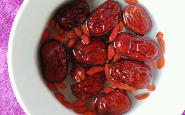 紅棗和枸杞一起泡水喝有什么作用？紅棗枸杞泡水喝的功效(1)