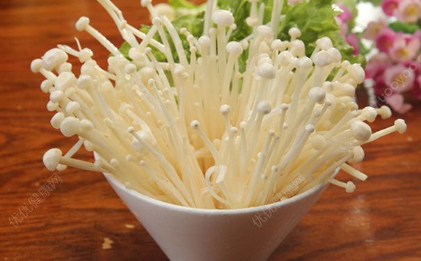 金針菇有什么功效與作用？金針菇的營(yíng)養(yǎng)價(jià)值(1)