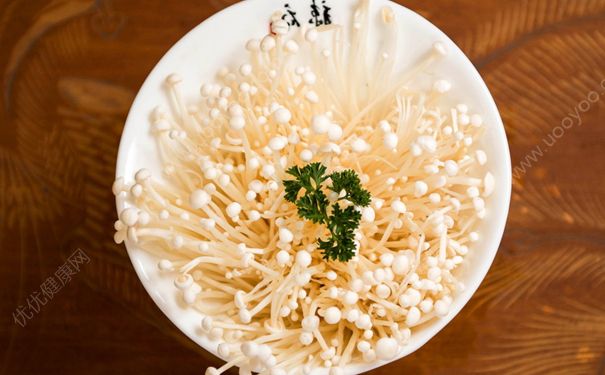 金針菇有什么功效與作用？金針菇的營(yíng)養(yǎng)價(jià)值(2)