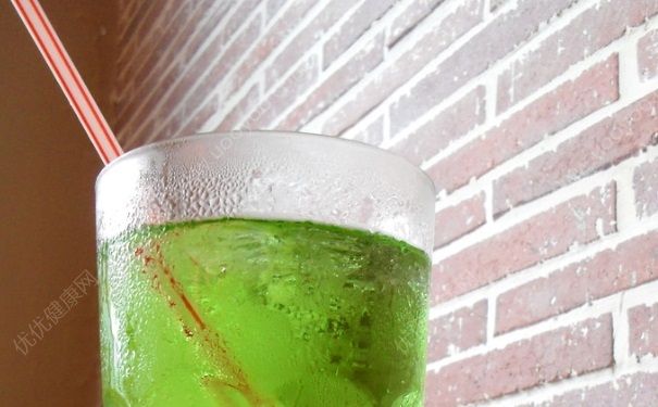 開(kāi)蓋的碳酸飲料能放多久？開(kāi)蓋的飲料多久不能喝？(2)
