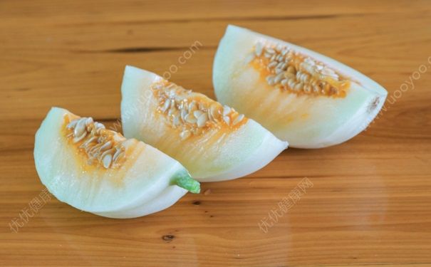 香瓜瓤里面有紅點(diǎn)還能吃嗎？香瓜瓤里為什么會(huì)有紅點(diǎn)？(4)