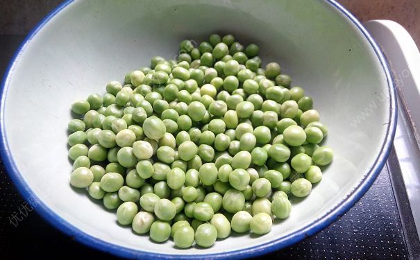 豌豆蝦仁怎么做好吃？豌豆蝦仁的做法(4)