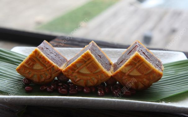 一個(gè)月餅的熱量是多少？月餅的熱量高不高？(3)