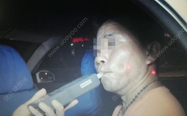 偷開(kāi)教練車去喝酒 喝酒有什么好處和壞處？(1)