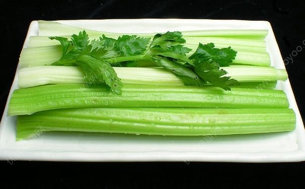 芹菜汁什么時(shí)候喝最好？什么時(shí)候喝芹菜汁最好？(4)