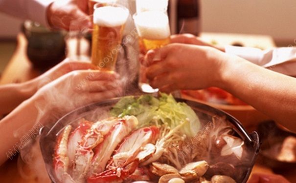 吃螃蟹能喝酒嗎？吃螃蟹時能喝啤酒嗎？(1)
