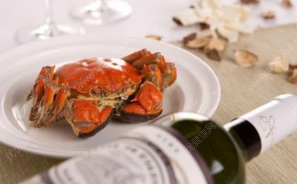 吃螃蟹能不能喝紅酒？紅酒能和螃蟹一起吃嗎？(1)