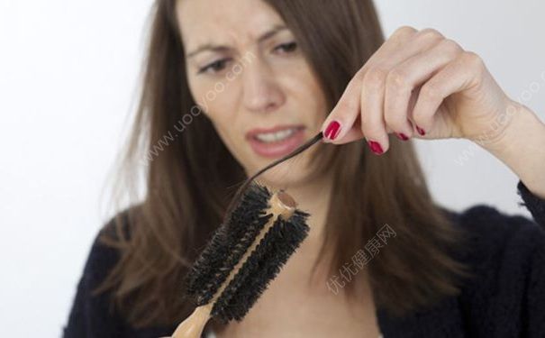 夏季總愛掉頭發(fā)的原因有哪些？掉發(fā)和脫發(fā)有什么區(qū)別？(1)