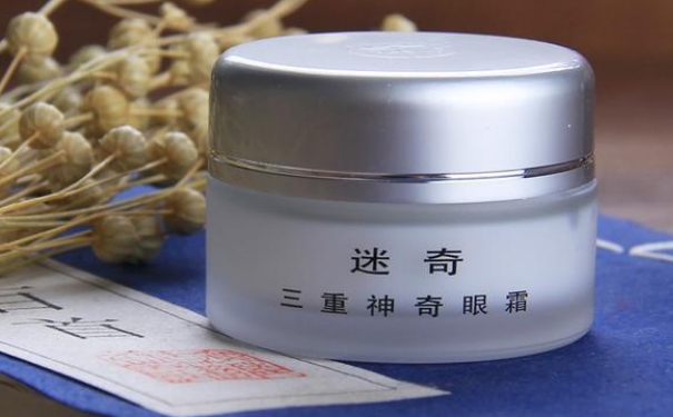 用了眼霜會(huì)長脂肪粒嗎？擦眼霜會(huì)長脂肪粒嗎？(1)