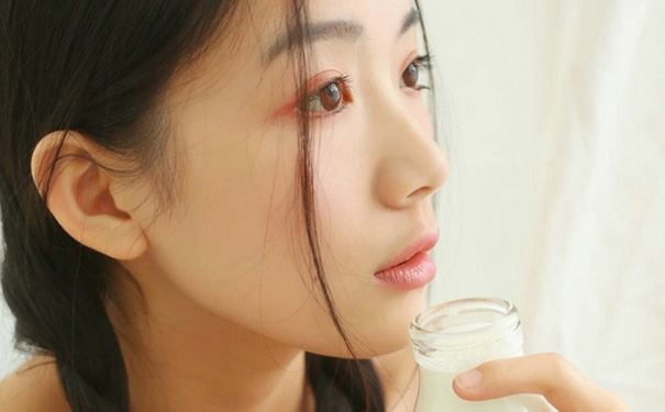 月經(jīng)顏色發(fā)黑的原因有哪些？月經(jīng)發(fā)黑如何調(diào)理？(1)