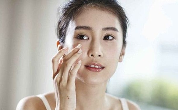 哪些食物吃了可以緩解黑眼圈？吃什么可以減輕黑眼圈？(1)