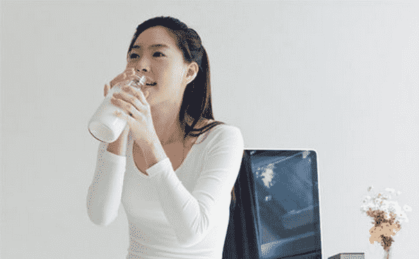 睡前喝牛奶會(huì)長(zhǎng)胖嗎？什么時(shí)候喝牛奶好(1)
