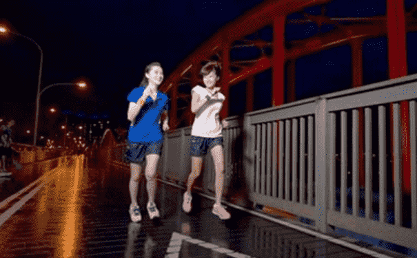 為什么夜跑更減肥呢？夜跑時應(yīng)該怎么做？(1)