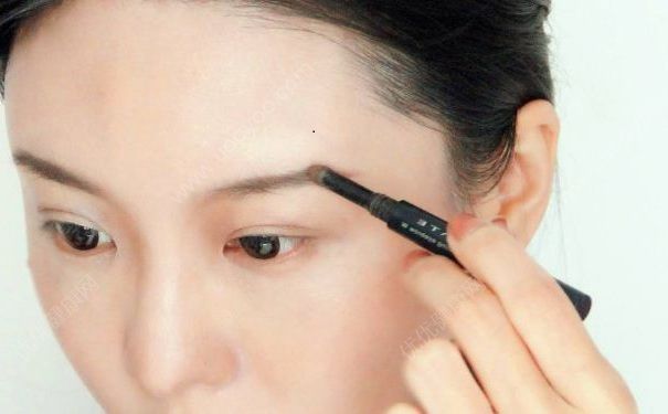 你的眉形適合你的臉型嗎？如何畫出好看的眉形？(1)
