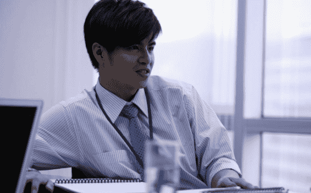 男性上班族發(fā)福的原因有哪些？什么原因?qū)е侣殘?chǎng)男性發(fā)福？(1)