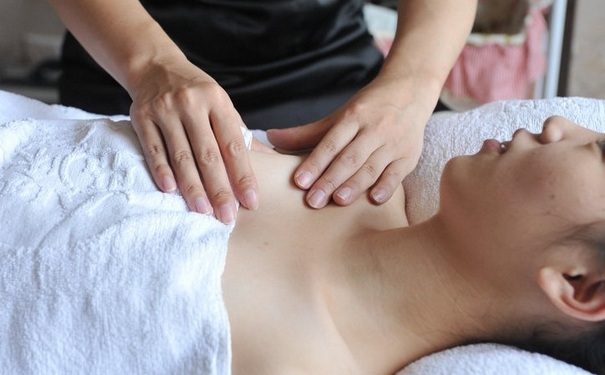 乳房按摩對下奶有幫助嗎？怎么給乳房按摩能下奶？(1)