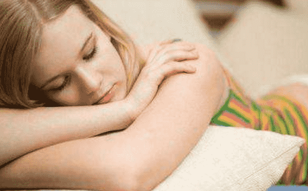女性經(jīng)期失眠怎么辦？女性經(jīng)期失眠的原因有哪些？(1)