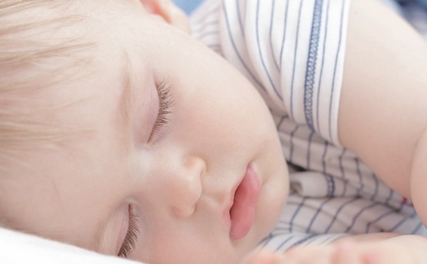 如何減輕寶寶分離焦慮？怎樣讓寶寶獨立睡眠？(1)