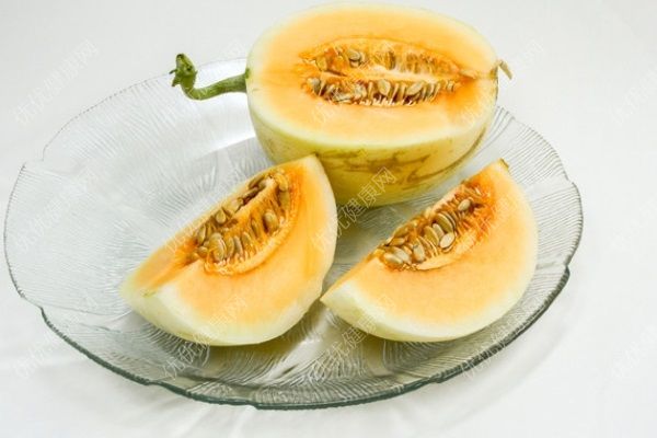 香瓜有什么營養(yǎng)價(jià)值？ 香瓜的價(jià)值與功效(2)