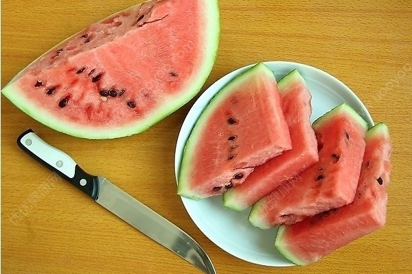 楊梅和西瓜能一起吃嗎？楊梅和西瓜一起吃好嗎？(2)