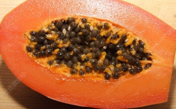 紅肉木瓜是轉(zhuǎn)基因的嗎？紅心木瓜的功效與作用(1)