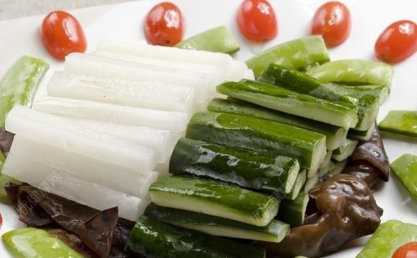 絲瓜和洋蔥能一起吃嗎？絲瓜洋蔥炒肉片的做法(2)