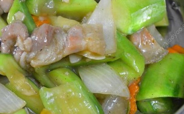 絲瓜和洋蔥能一起吃嗎？絲瓜洋蔥炒肉片的做法(3)