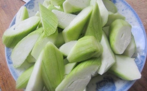 絲瓜和洋蔥能一起吃嗎？絲瓜洋蔥炒肉片的做法(4)