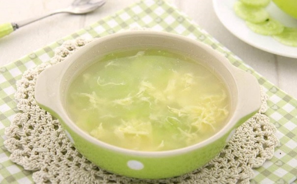 額頭上長痘痘吃什么調(diào)理？額頭上長痘痘喝什么湯好？(1)