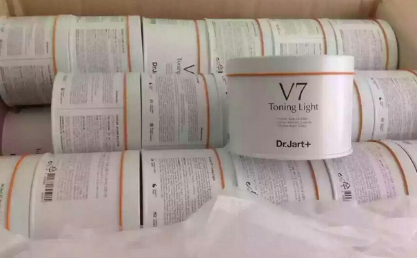 素顏霜v7真的不用卸妝嗎？v7素顏霜不卸妝對(duì)皮膚有傷害么？(1)