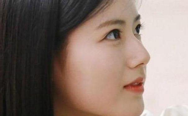 哪些細(xì)節(jié)會(huì)出賣女人的年齡？什么部位會(huì)出賣女人的年齡？(1)