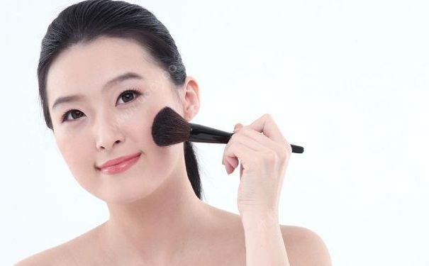 藥妝化妝品哪款比較好用？化妝該怎樣進(jìn)行？(1)