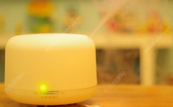 床邊常備的助眠好物有哪些？什么護(hù)膚品可以改善毛孔粗大？(1)