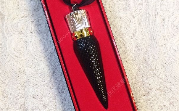 cl蘿卜丁口紅哪個(gè)色號(hào)好看？cl蘿卜丁口紅試色(1)