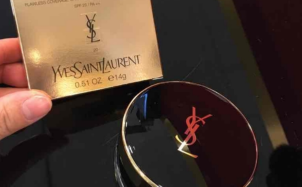 ysl慕斯羽毛粉餅怎么用？ysl慕斯粉餅使用方法(1)
