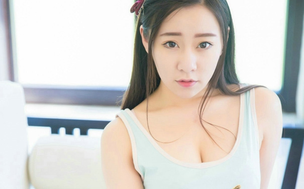 女生胸太小應(yīng)該怎么辦？女生胸部太小如何變大？(1)