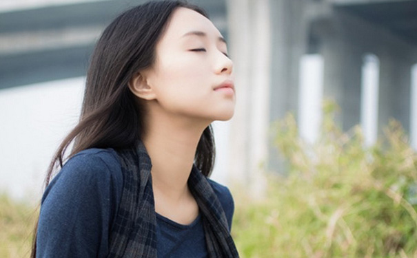 女人肝膽濕熱的癥狀有哪些？怎么調理肝膽濕熱？(1)