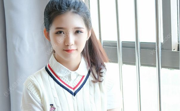 十八歲女生胸很小很軟正常嗎？18歲女孩乳房小而且軟怎么回事？(2)
