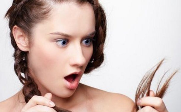 女人長白發(fā)的原因有哪些？為什么年輕女性也會長白發(fā)？(1)