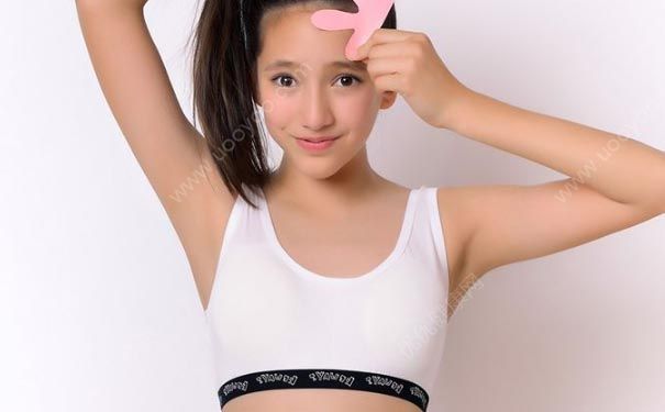 14歲女孩子被摸胸有感覺嗎？14歲女生被摸胸什么感覺？(1)