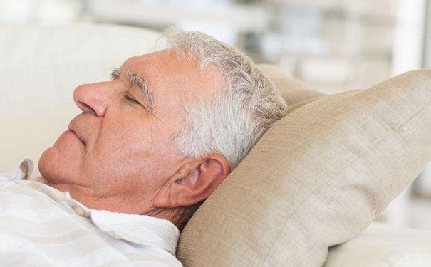 老年人睡眠保健禁忌有哪些？老年人睡眠應注意些什么？(1)