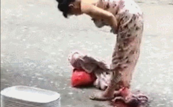 孕婦買菜時突然站著產下嬰兒，生孩子前有什么預兆？(2)